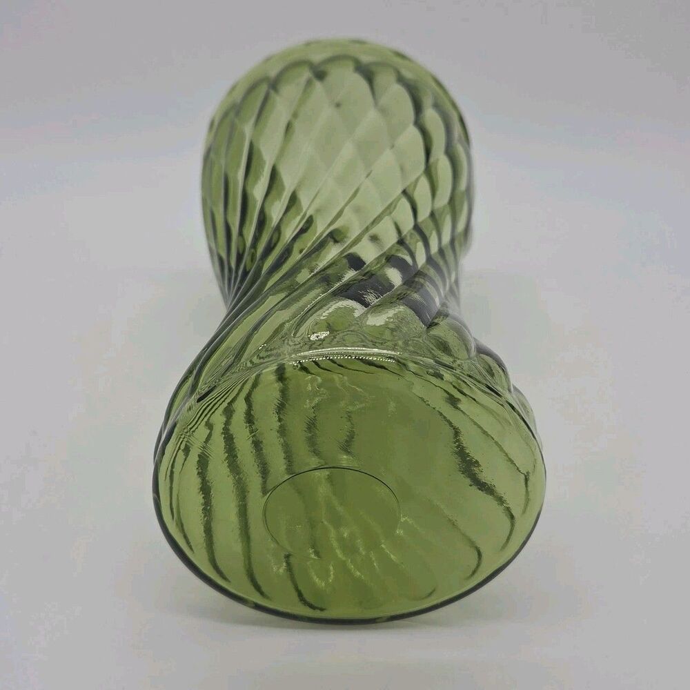 Vintage Green Glass Vase Swirl Pattern Scalloped Rim 8 Inches MCM Avocado Retro - Picture 3 of 7